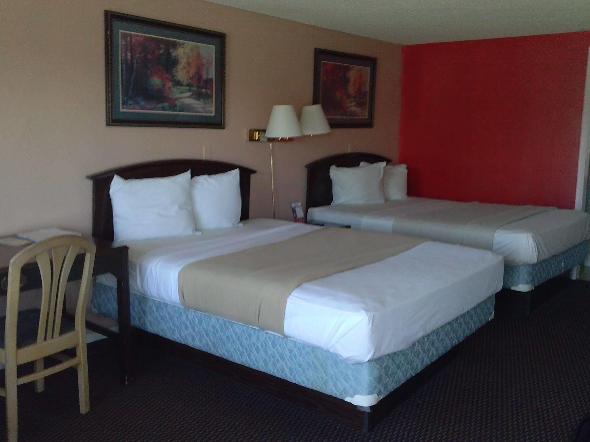 Westwoods Inn & Suites Woodhaven Ngoại thất bức ảnh