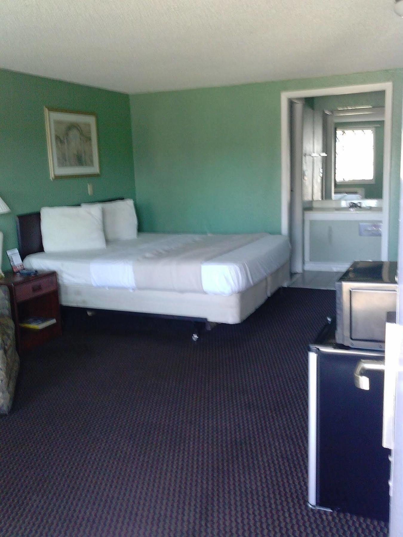 Westwoods Inn & Suites Woodhaven Ngoại thất bức ảnh